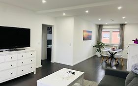 Elegante Apartment in Erftstadt mit Balkon, Zentral, Bahnhof nah, Phantasialand Brühl bei Cologne